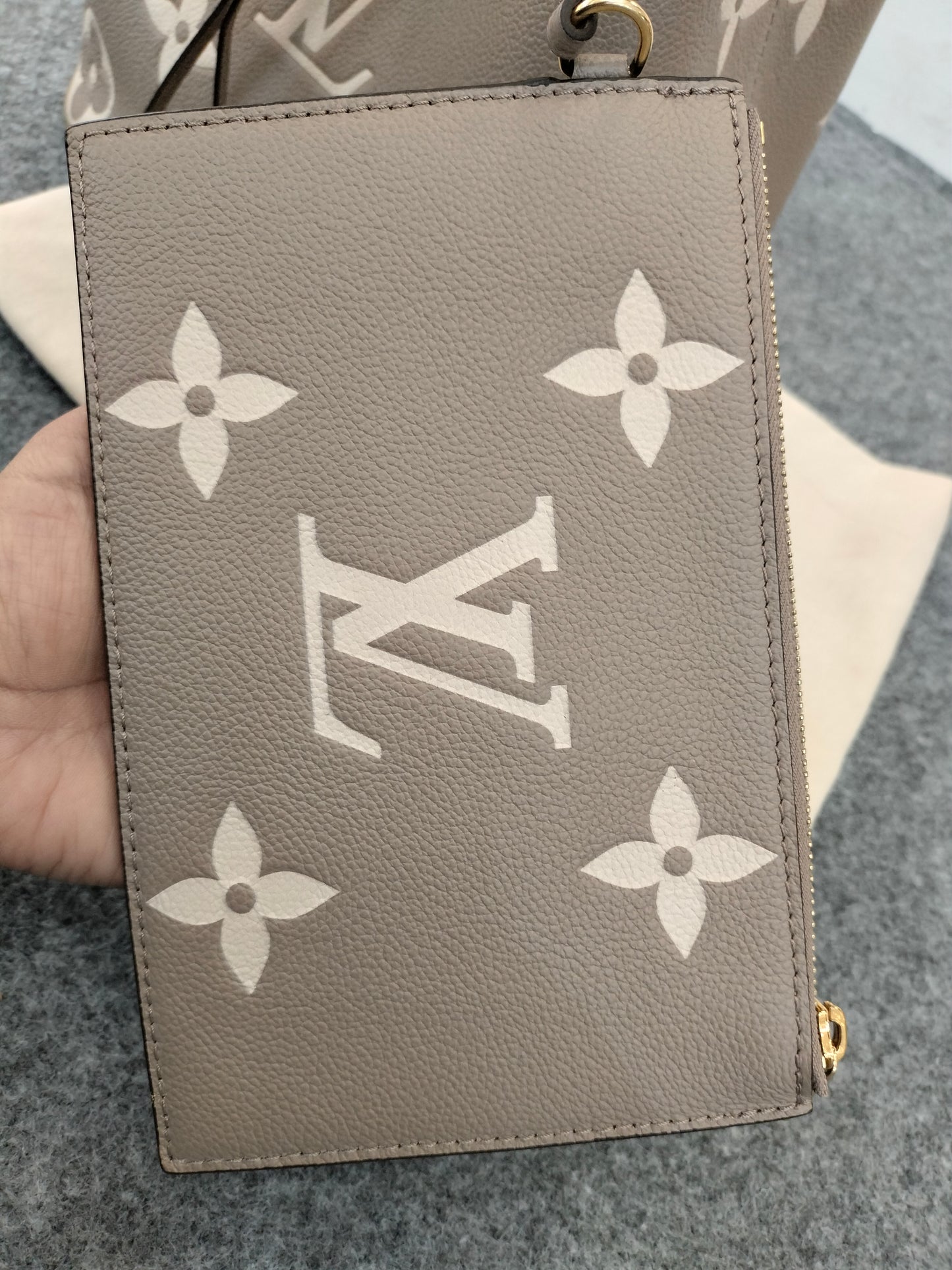 LV Neo Noe MM Tourterelle Creme (CHIP)