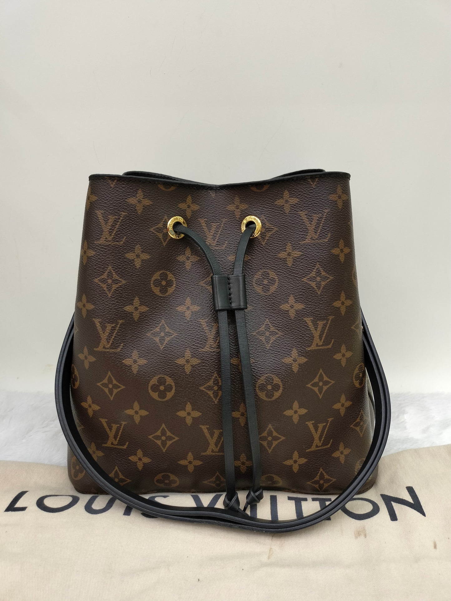 LV Neo Noe Monogram Noir 2017