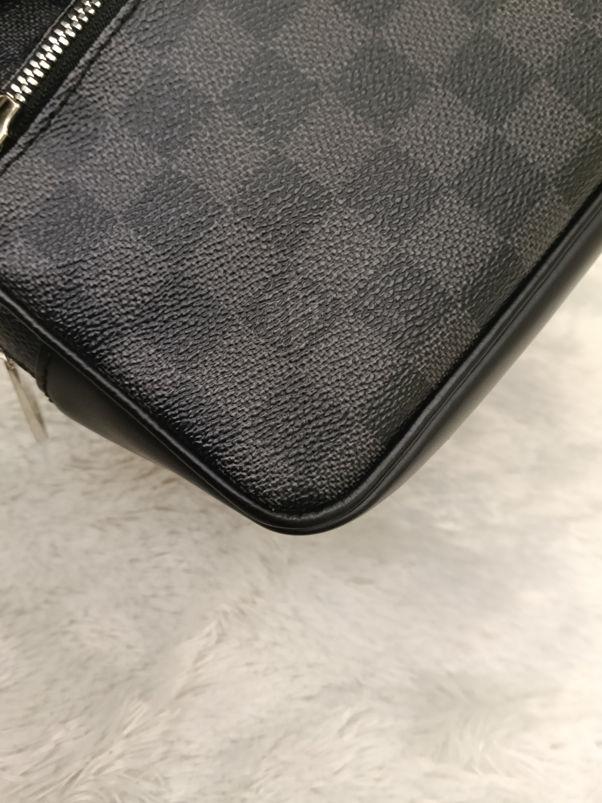 LV Kasai Clutch Graphite 2018