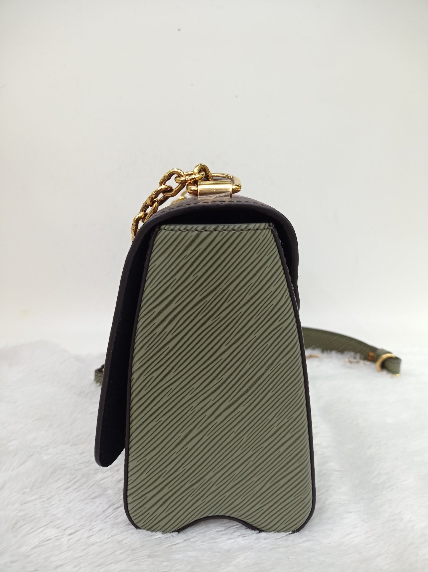 LV Twist MM Monogram Kabuki