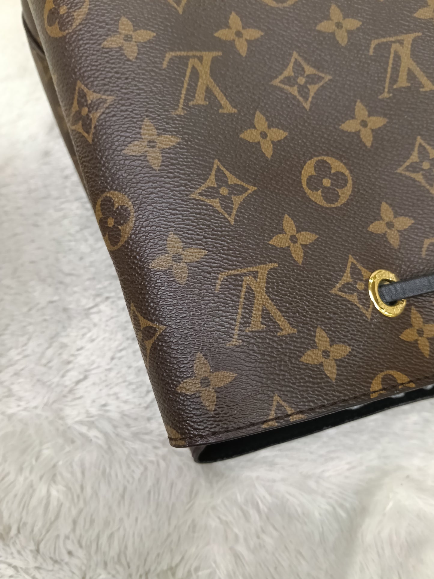 LV Neo Noe MM Monogram Noir (CHIP)
