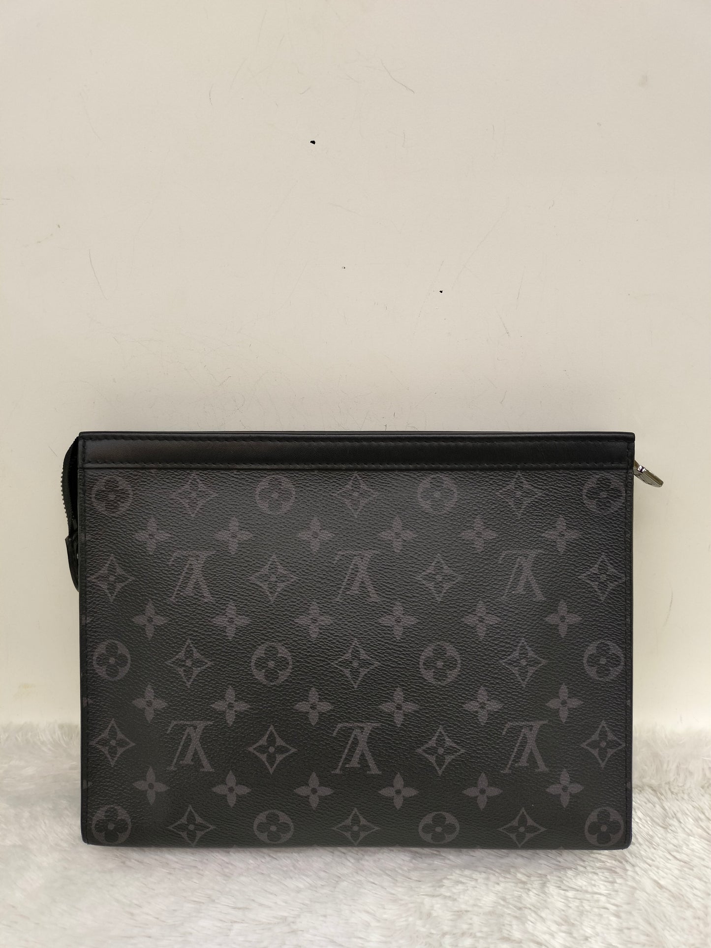 LV Pochette Voyage MM Monogram Eclipse (CHIP)