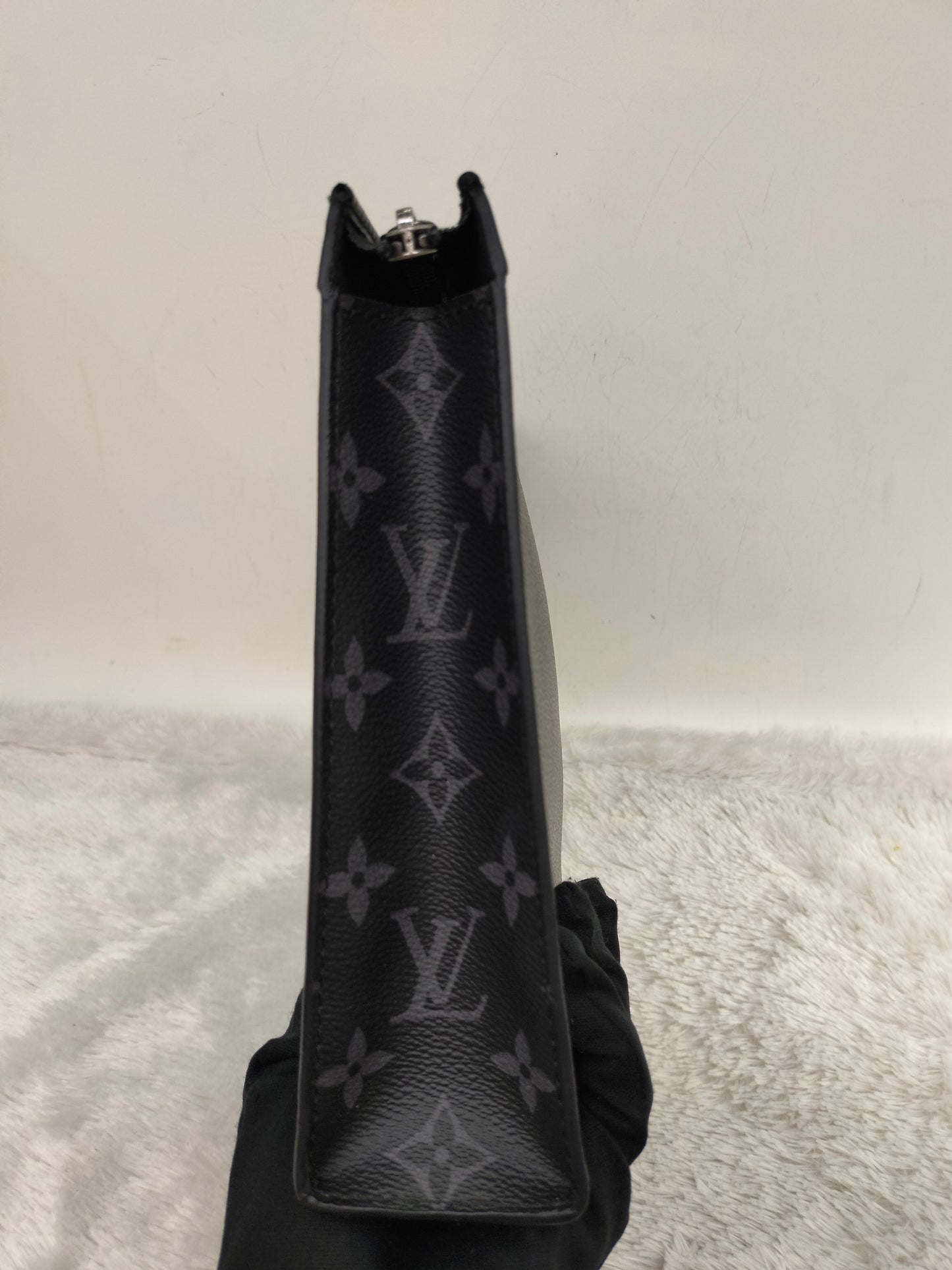 LV Pochette Voyage MM Monogram Eclipse (CHIP)