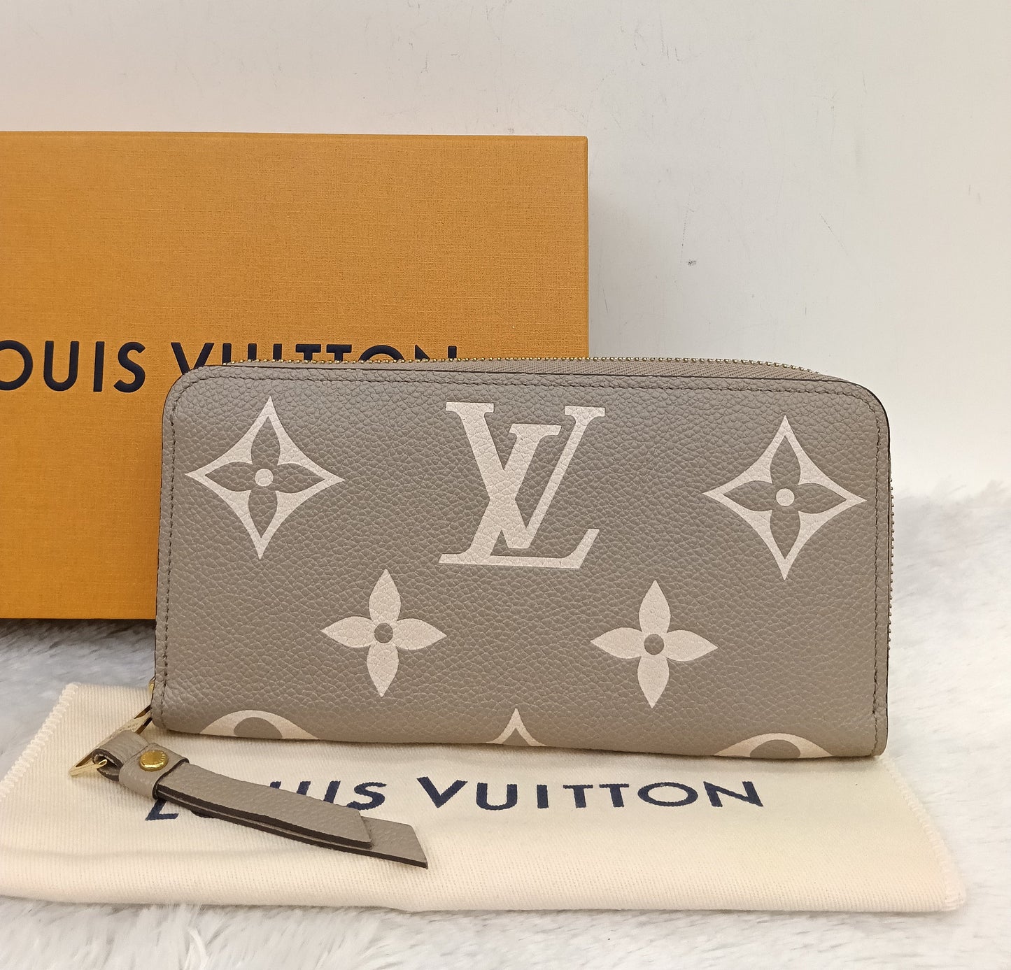 LV Zippy Wallet Monogram Empreinte Tourterelle Creme (CHIP)