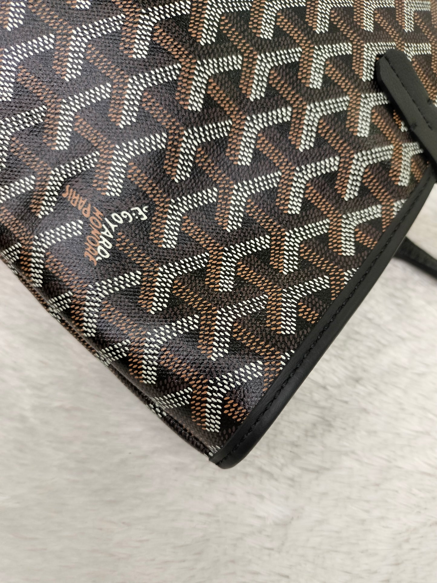 *Excellent Condition* Goyard Artois PM Noir 2024