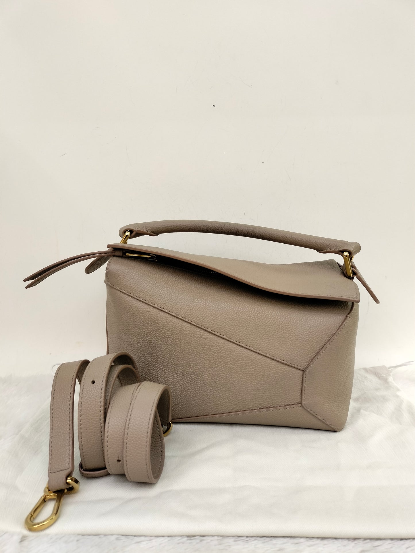 Loewe Puzzle Small Edge Grained Sand GHW 2023