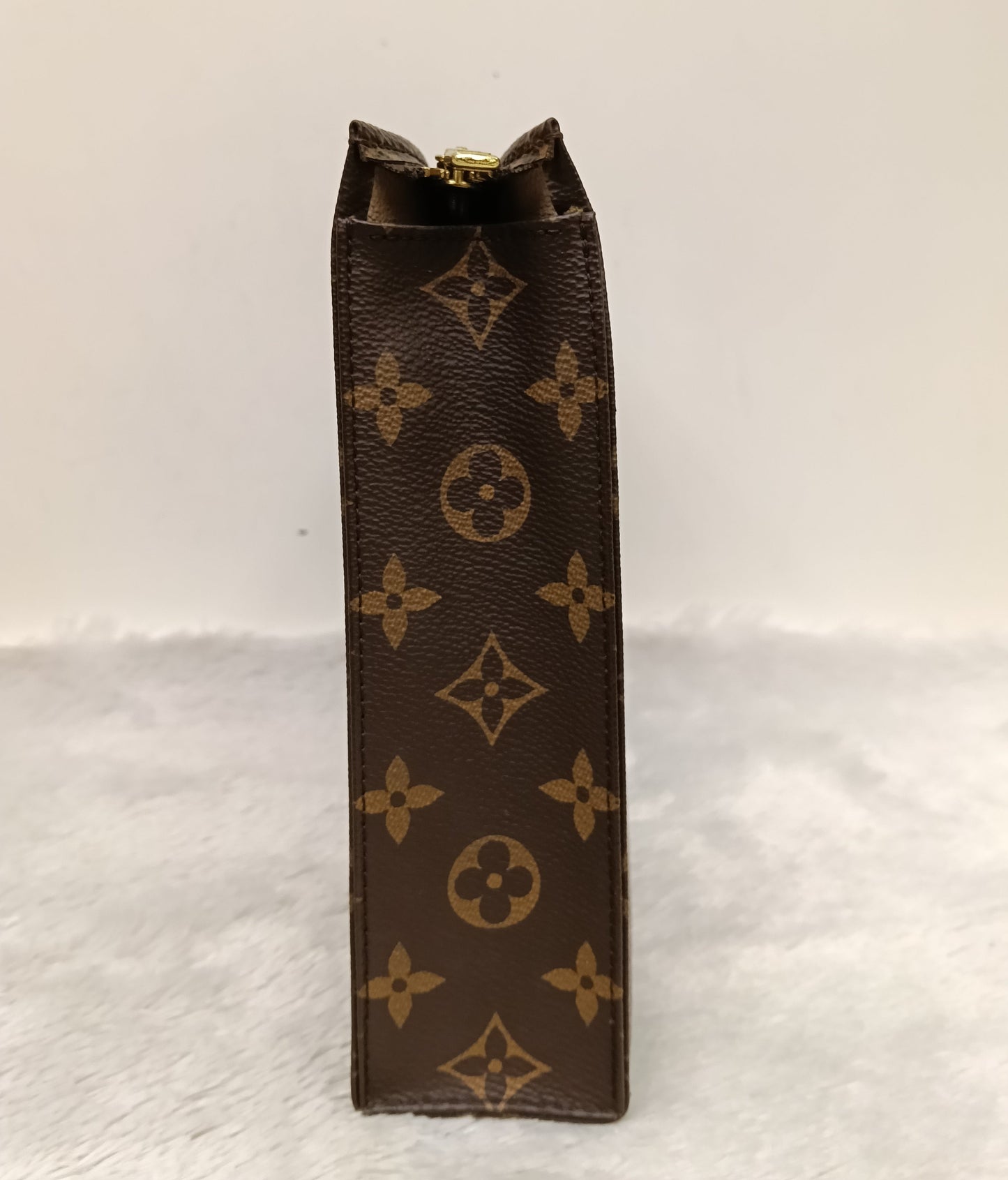 LV Pochette Toiletry 26 Monogram 2020