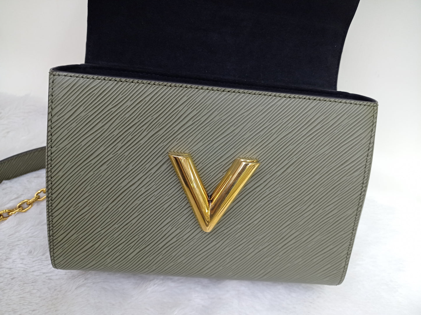 LV Twist MM Monogram Kabuki