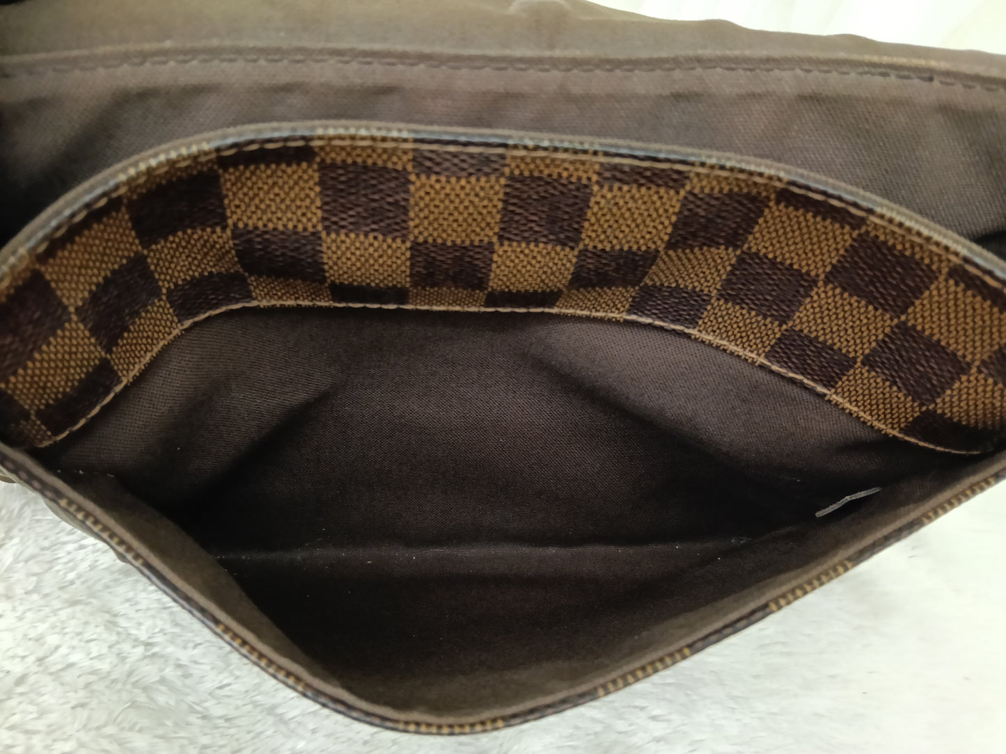 LV District PM Damier