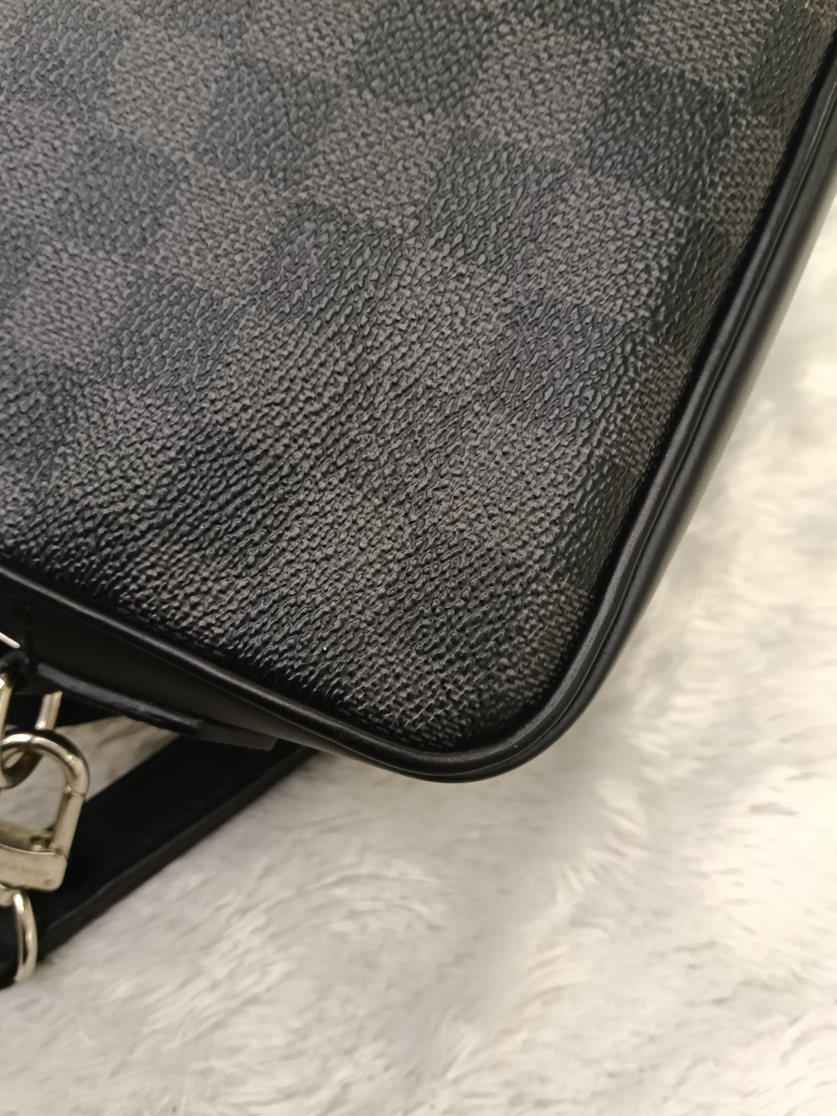 LV Kasai Clutch Graphite 2018