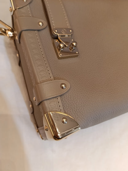 LV Side Trunk MM Taupe 2025 (CHIP)