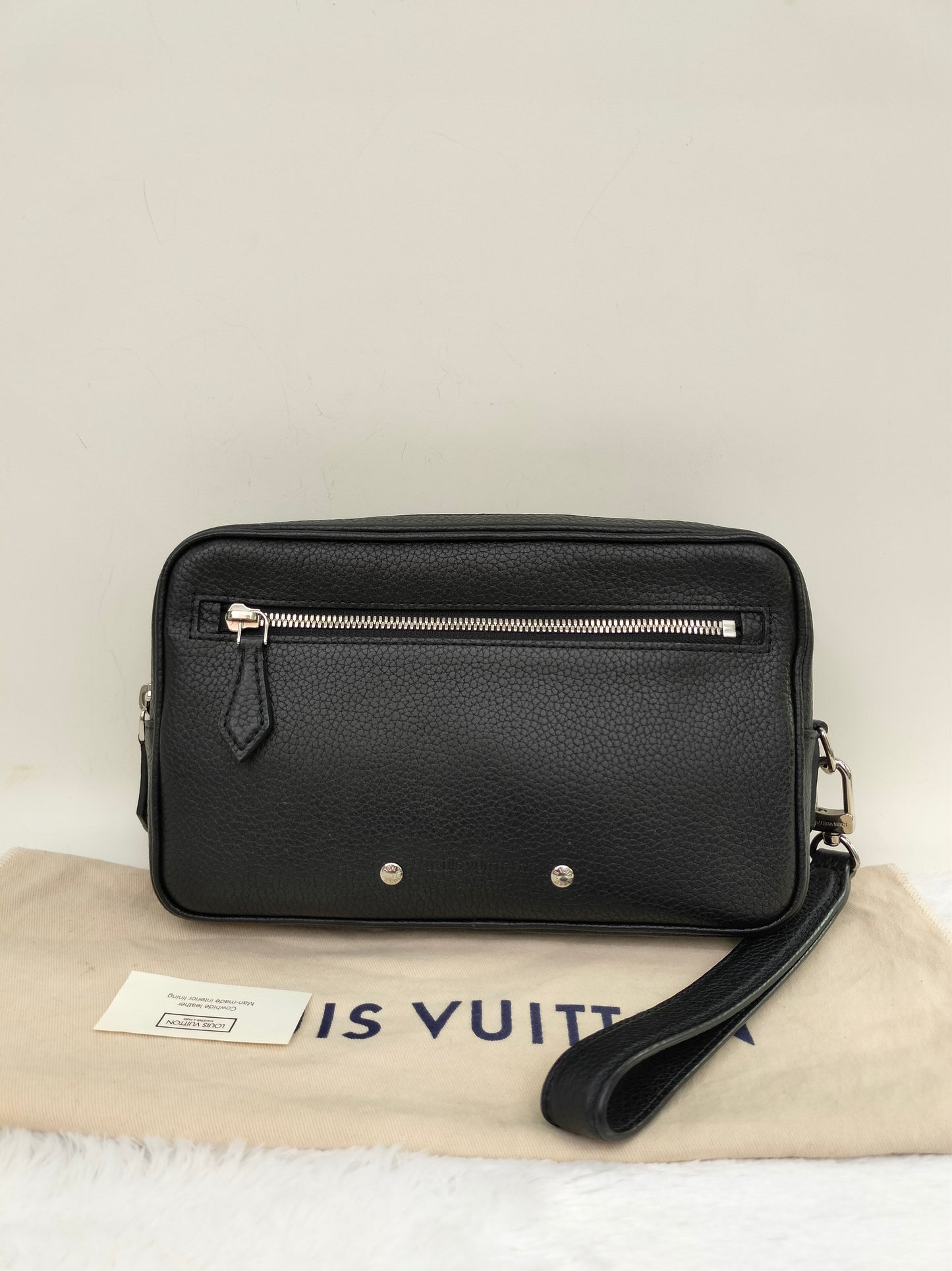 LV Kasai Clutch Grained Black 2019