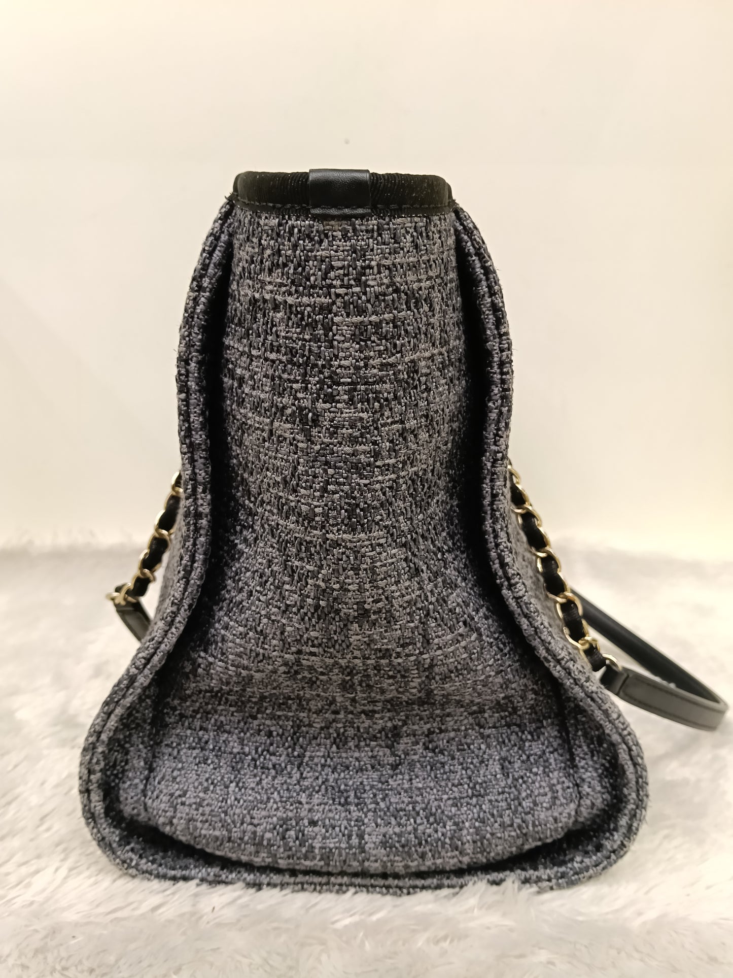 Chanel Deauville Small Tweed Black Navy LGHW (CHIP)