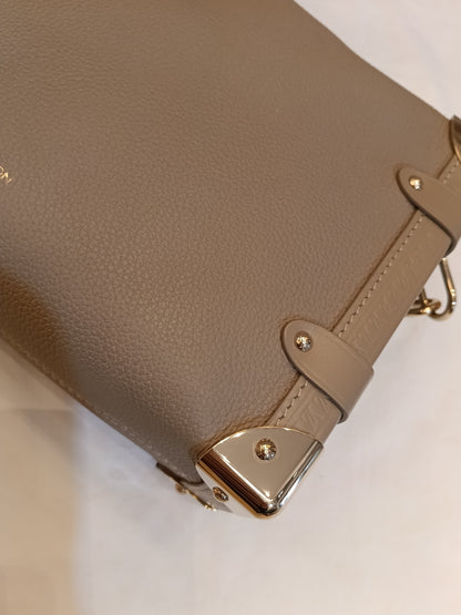 LV Side Trunk MM Taupe 2025 (CHIP)