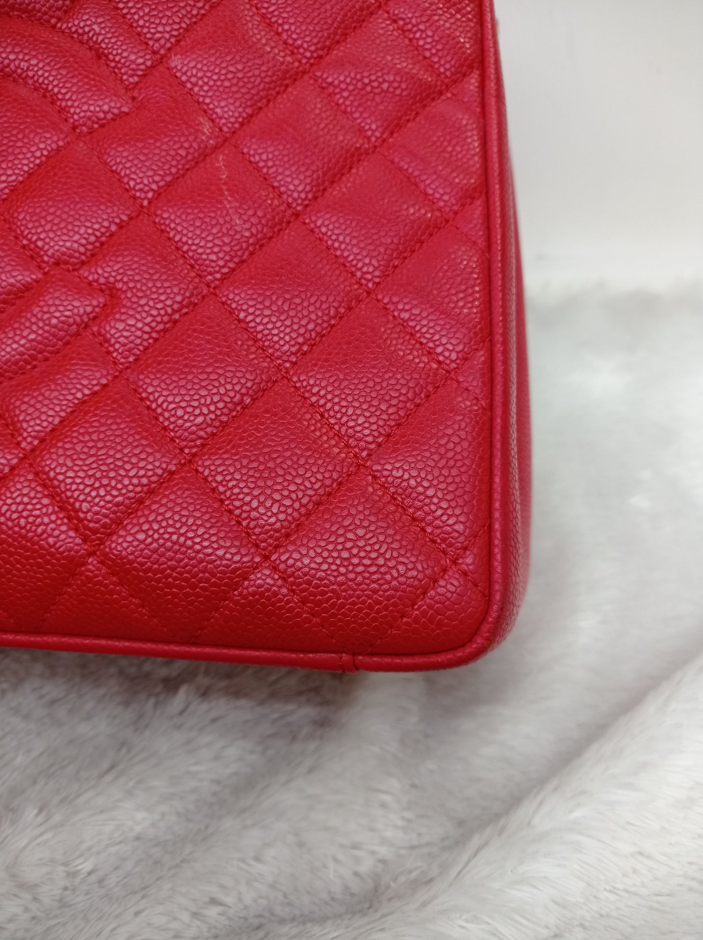 Chanel GST Caviar Red SHW #19