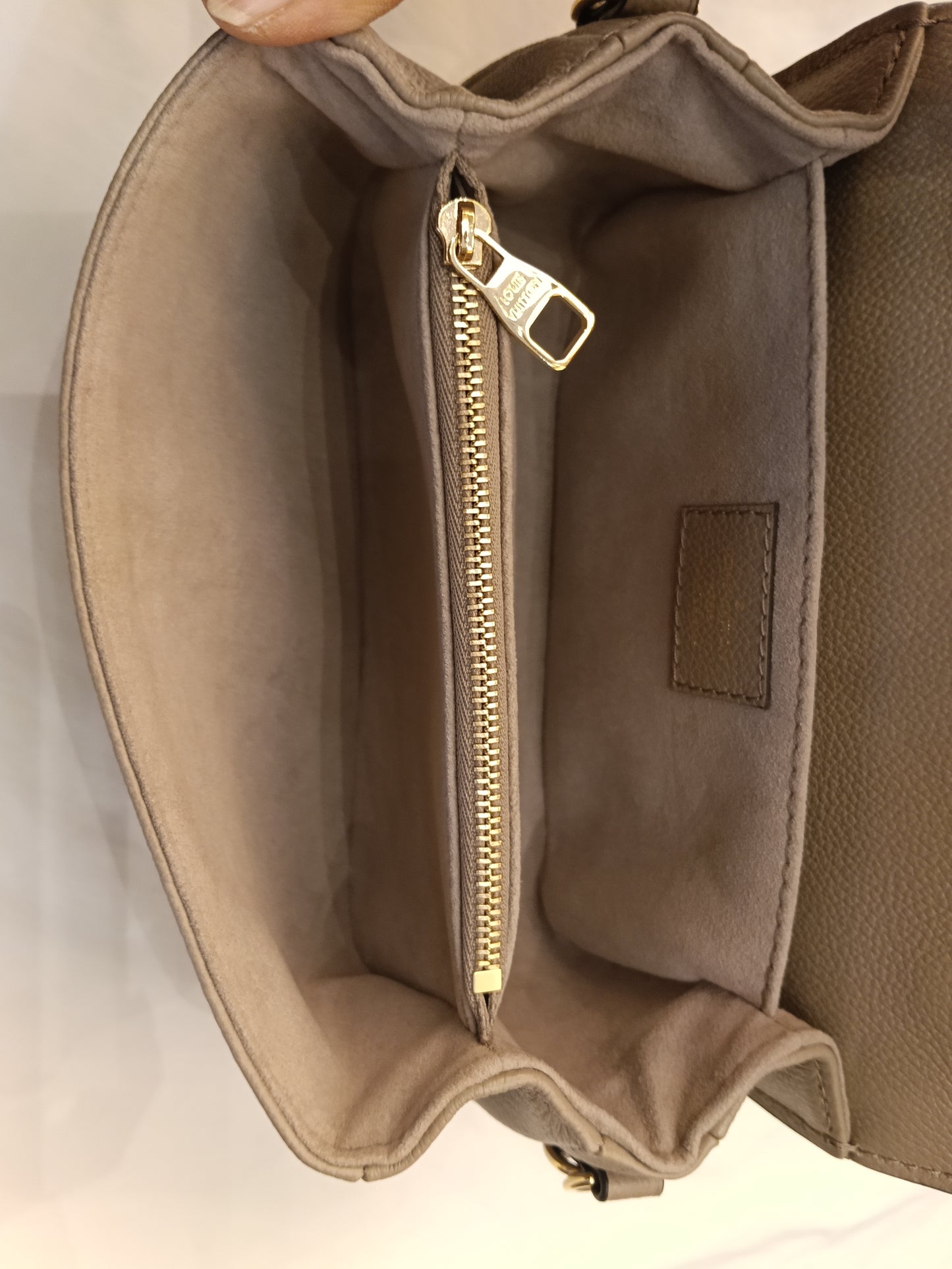 *Neverbeen Used* LV Metis East West Monogram Empreinte Giant Tourterelle Creme 2024 (CHIP)
