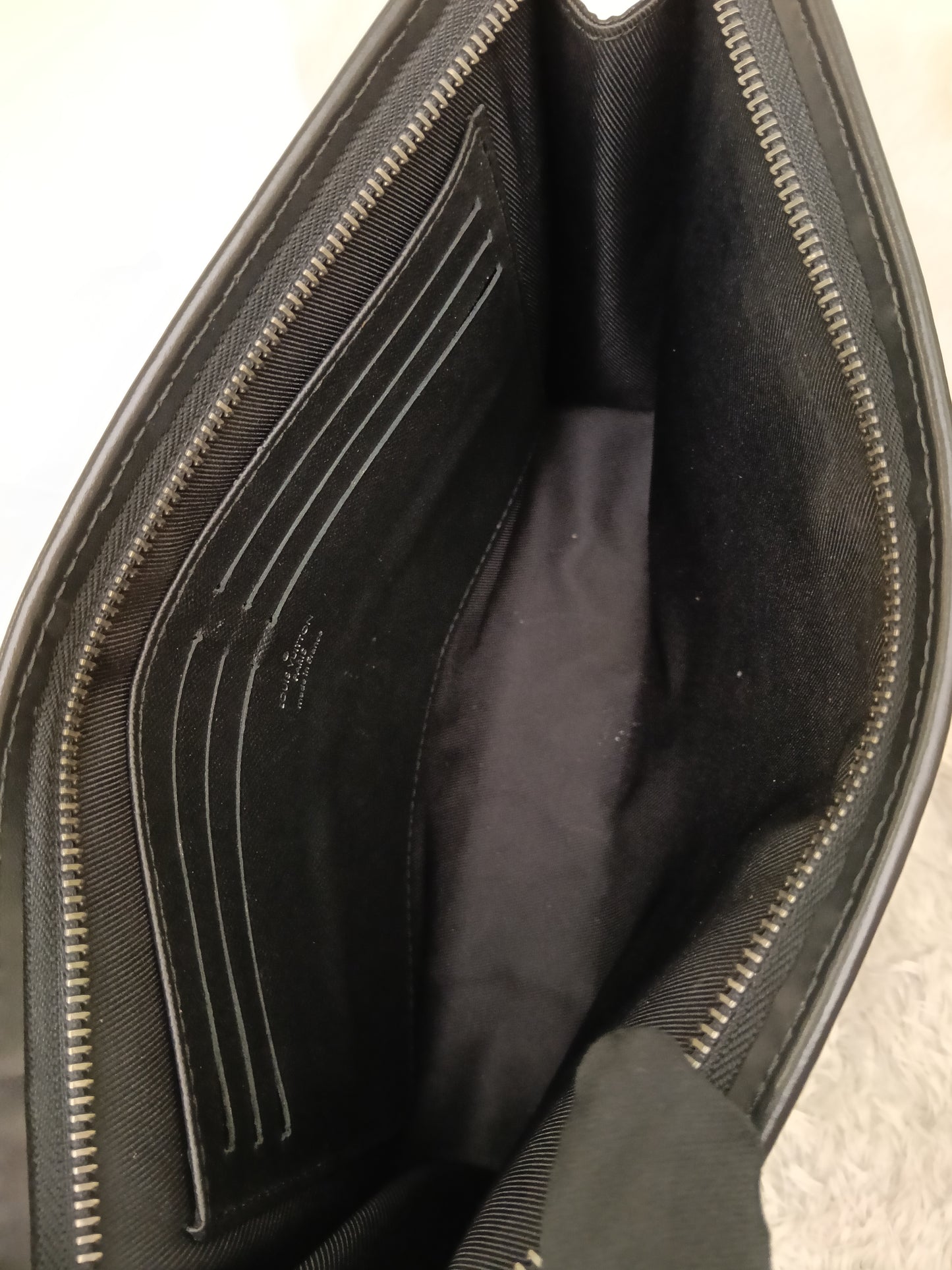 LV Pochette Voyage Monogram Eclipse 2019