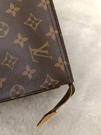 LV Pochette Toiletry 26 Monogram 2020