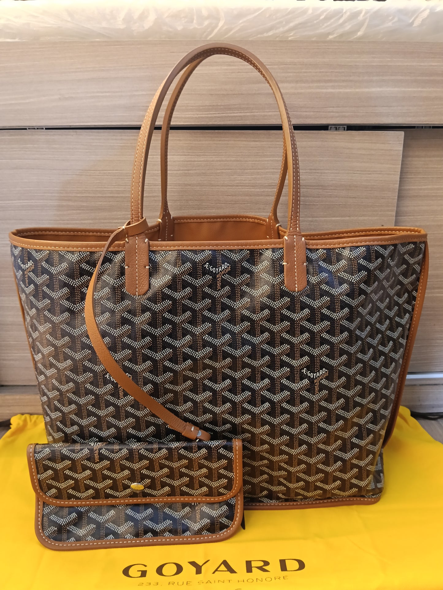 Goyard St Louis PM Black Tan SHW 2023
With pocket, db