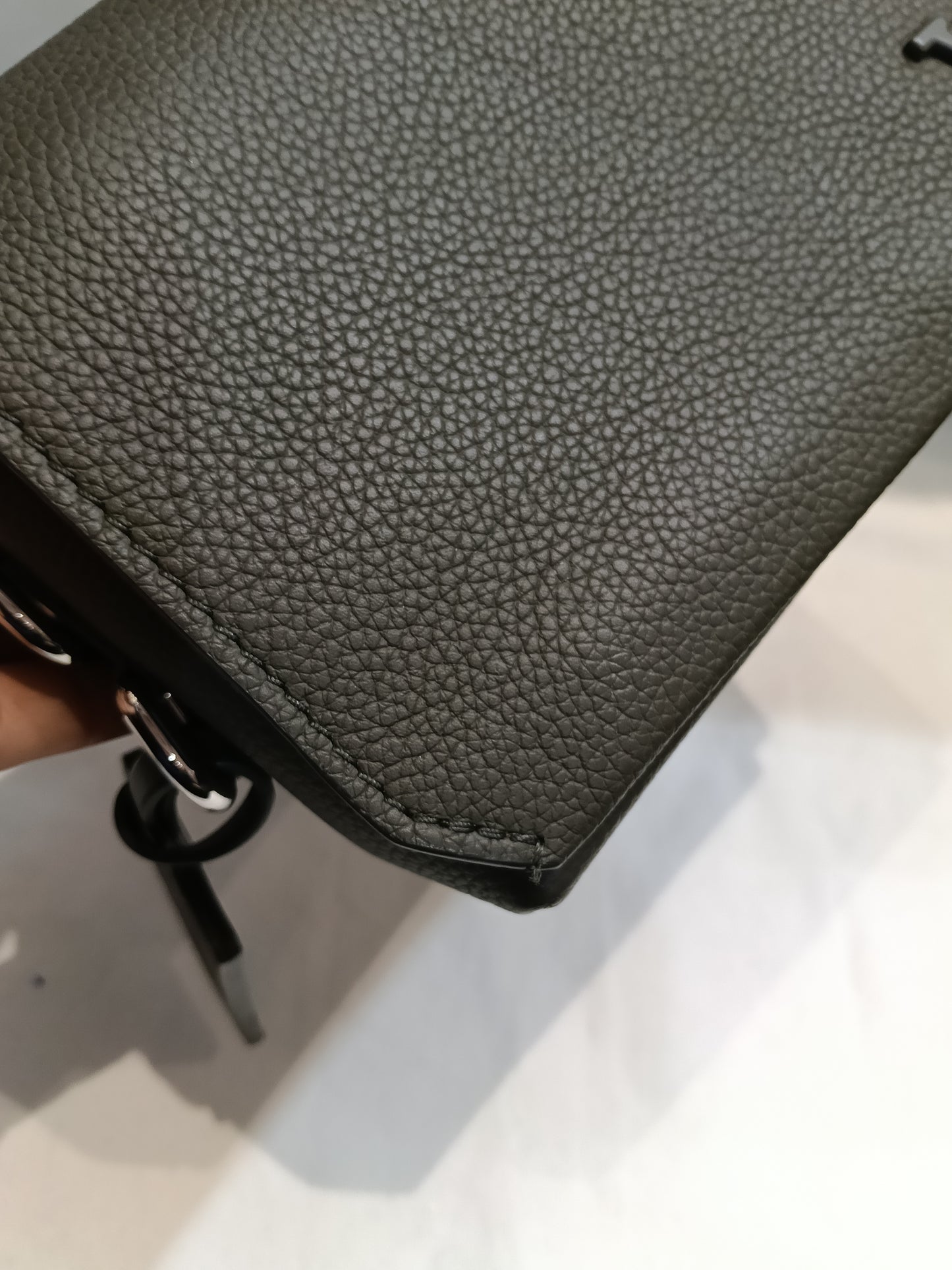 LV Fastline Wearable Wallet Aerogram Khaki (CHIP)