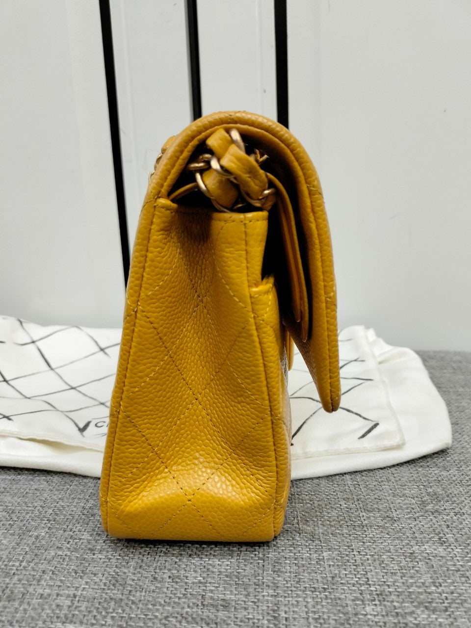 Chanel Medium Caviar Jaune GHW DF #21 Size 25,5x15,5x6,5cm