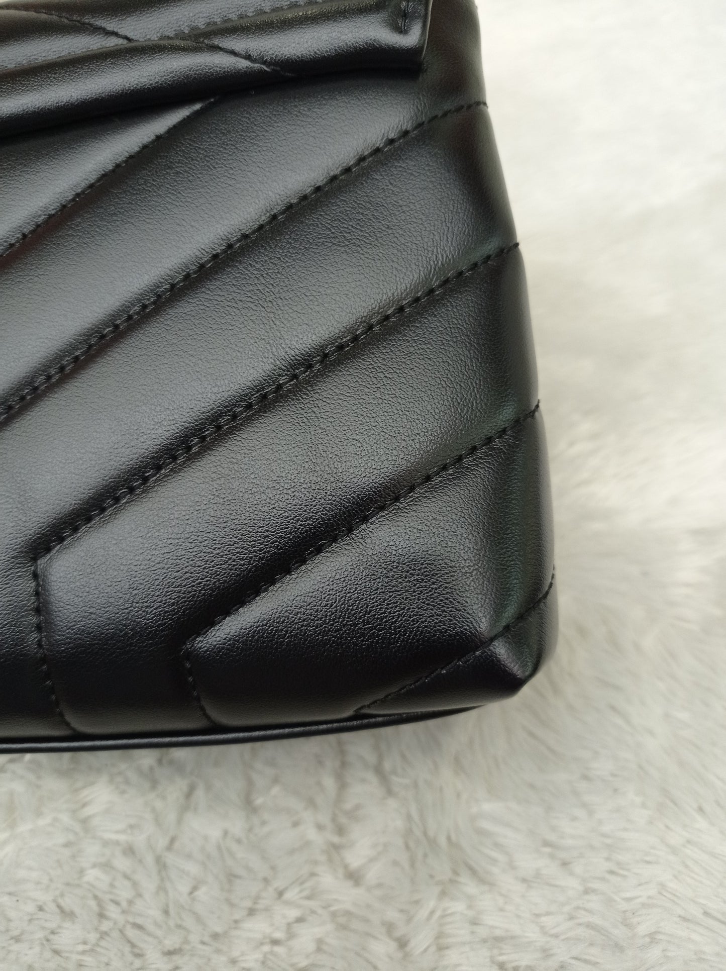 YsL Lou Lou Toy Lamb Black SHW 2018