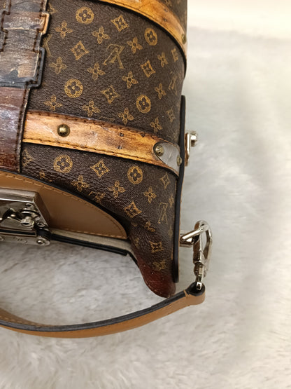 LV Duffle Transformed Monogram Time Trunk 2018