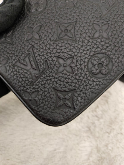LV Pochette Volga Monogram Taurillon Empreinte Noir 2020
