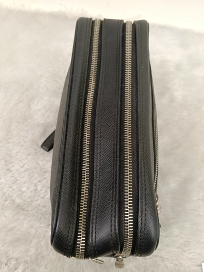 LV Neo Pavel Clutch Taiga Ardoise Black 2009