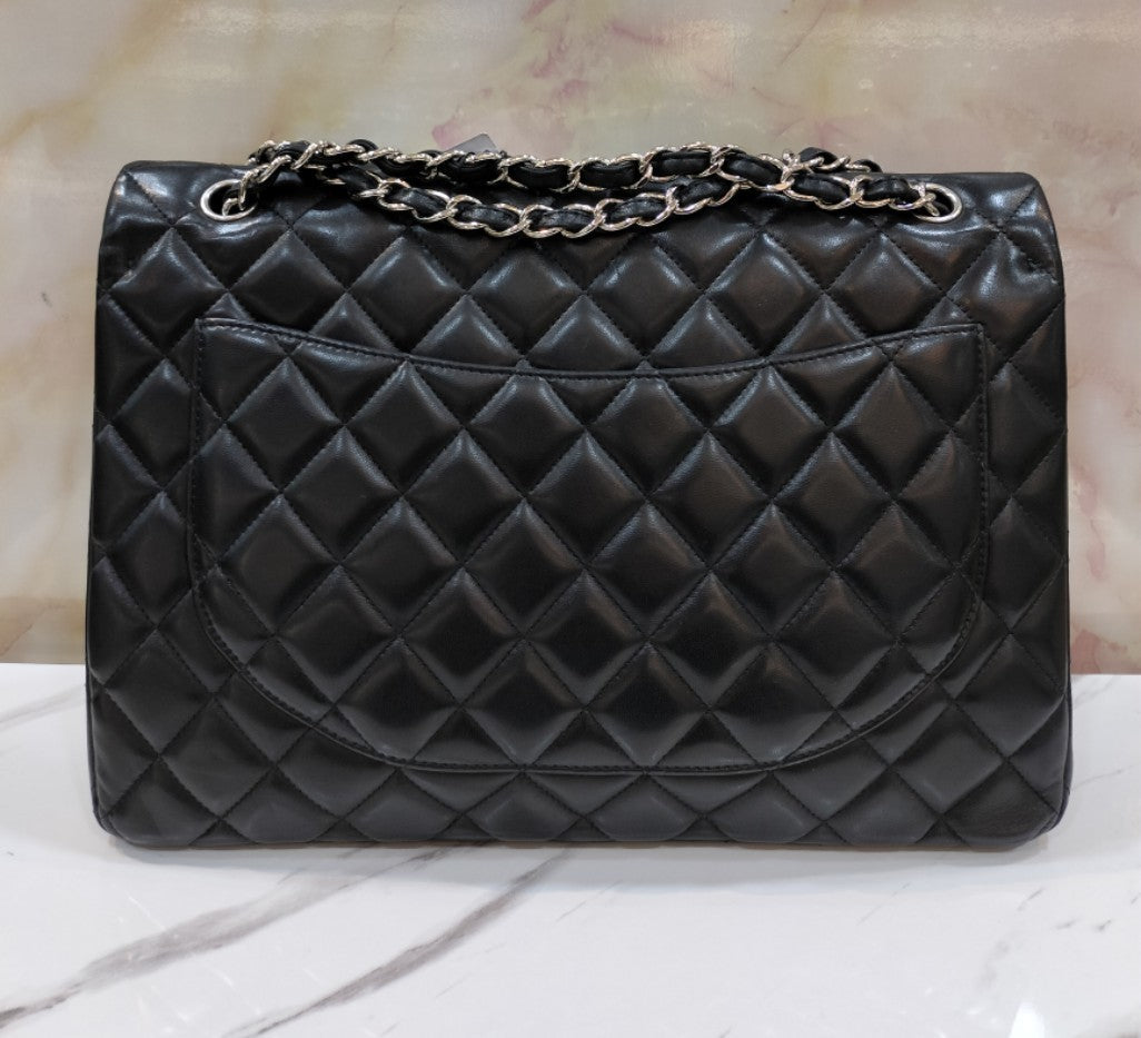 Chanel Classic Maxi Black Lamb SHW#13  Size 33x23x10cm