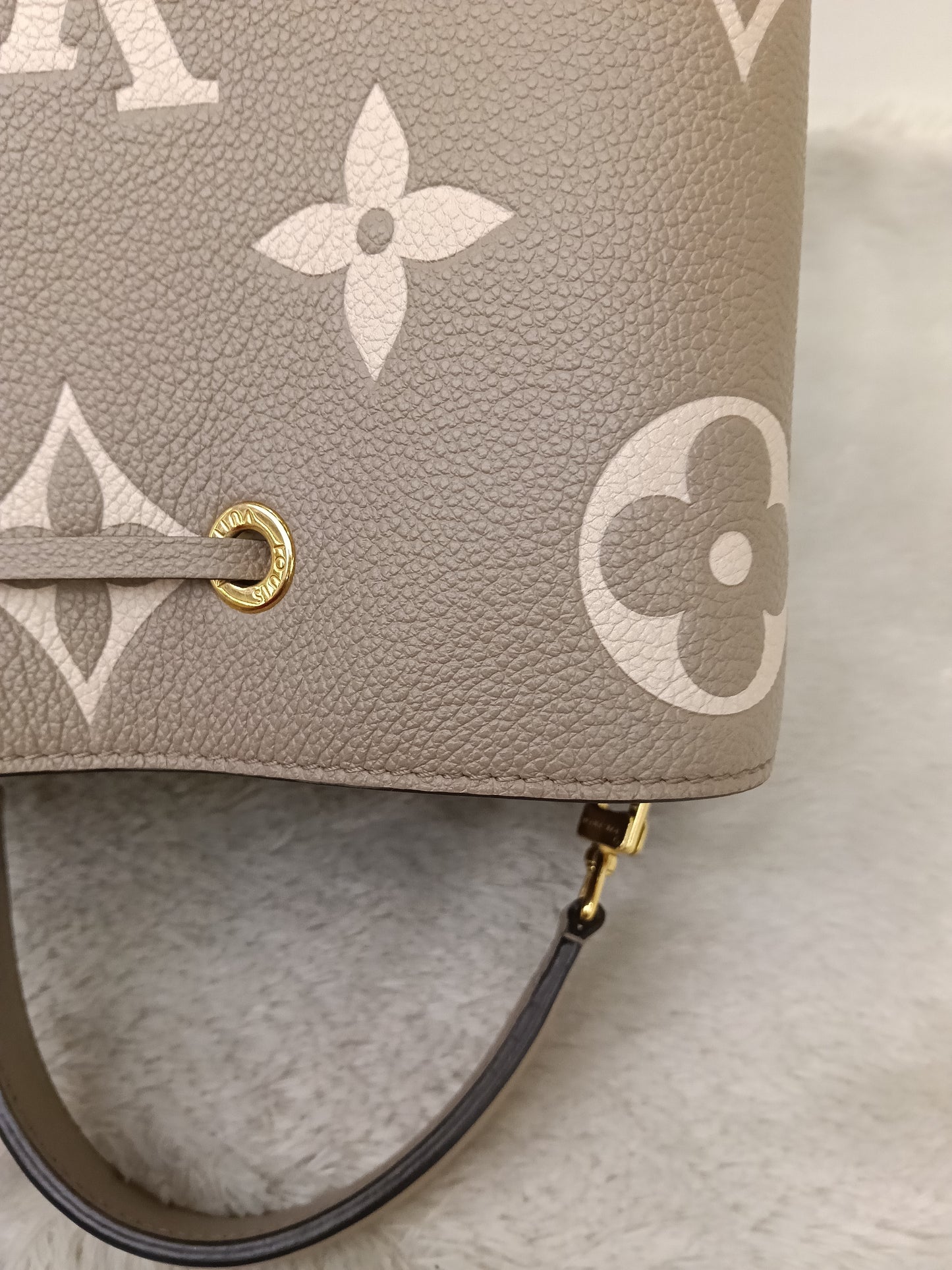LV Neo Noe MM Monogram Empreinte Tourterelle Creme (CHIP)