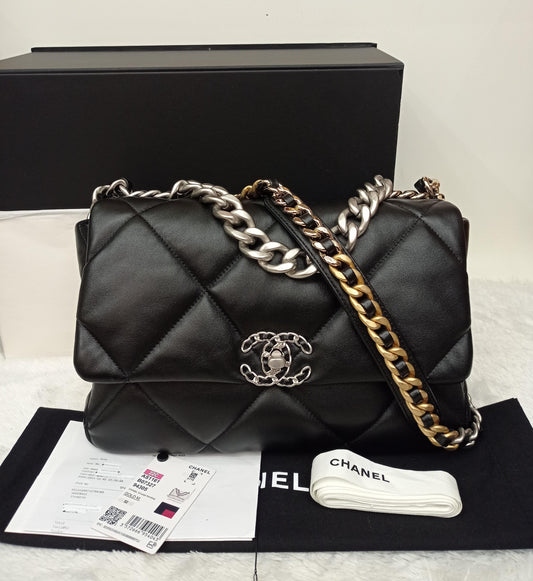 *Neverbeen Used* Chanel C19 Large Black (CHIP)