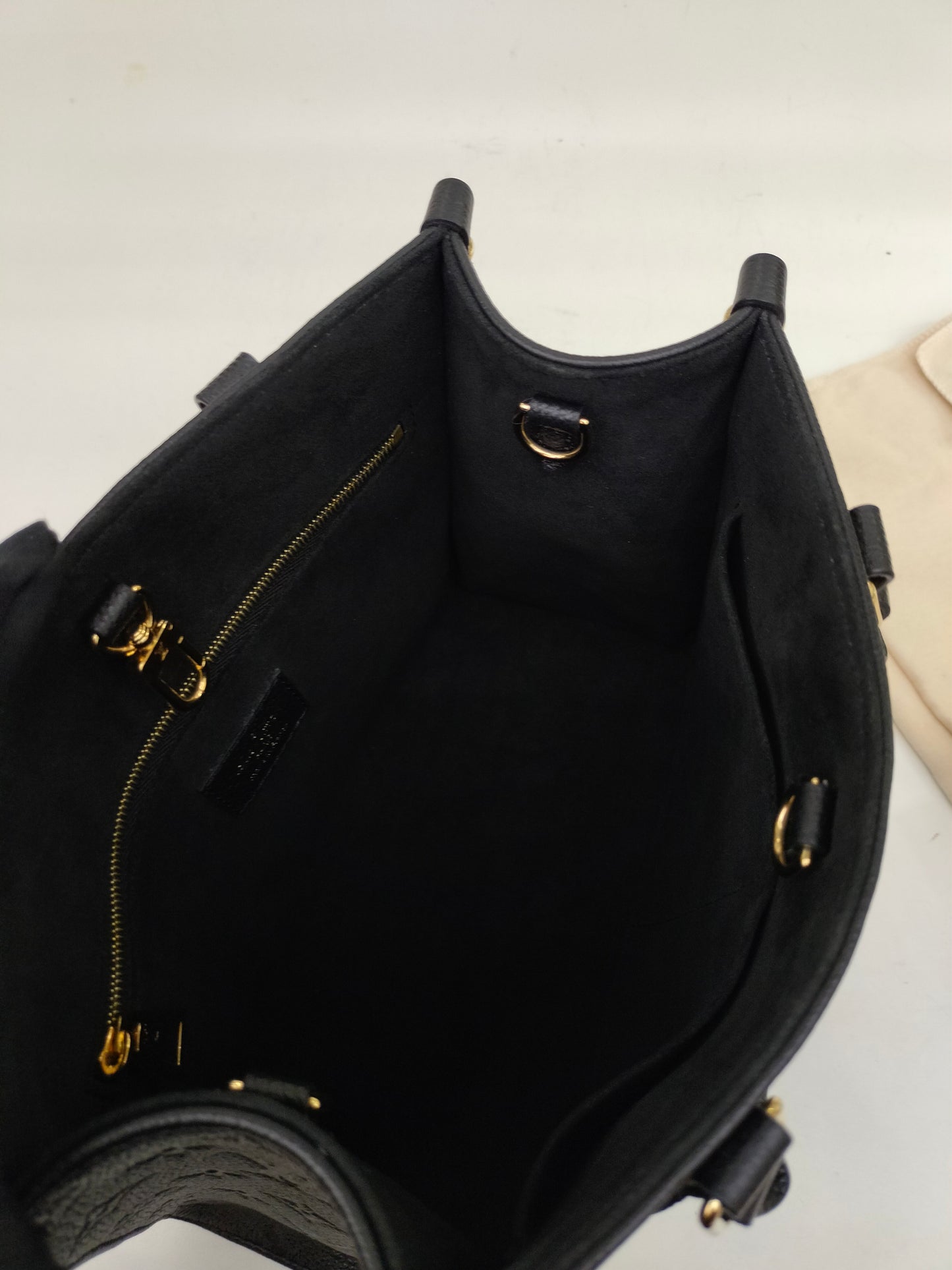 *Neverbeen Used* LV OTG PM Monogram Empreinte Studded Noir (CHIP)