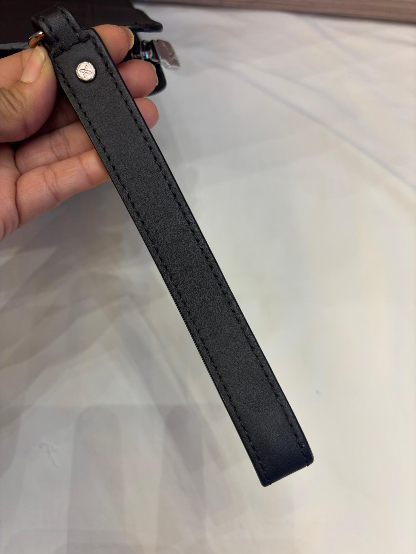 LV Standing Pouch Infini Damier Noir (CHIP)