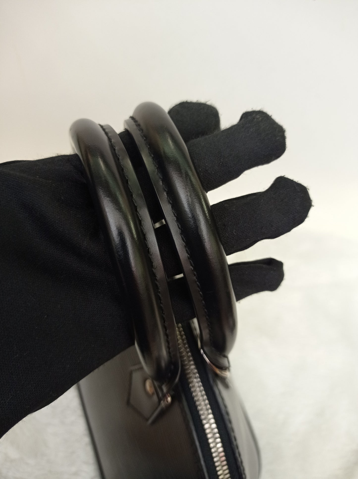 LV Alma PM Epi Black