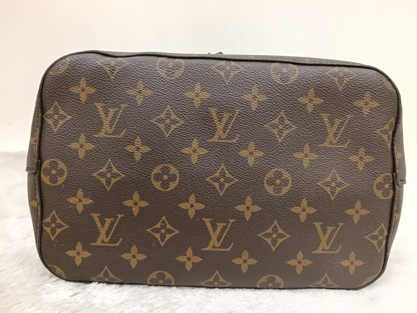 LV Neo Noe MM Monogram Noir (CHIP)