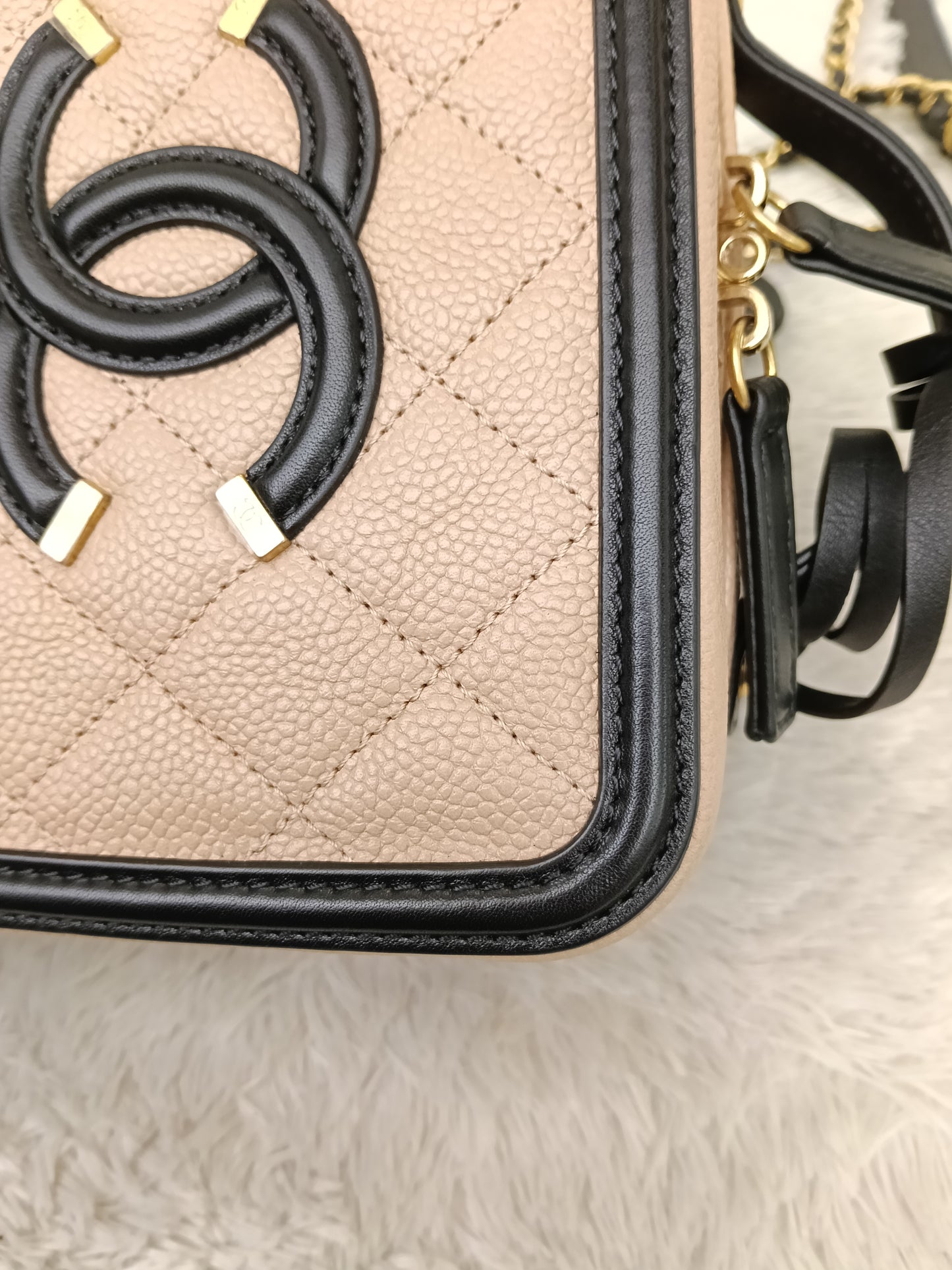 *Neverbeen Used* Chanel Filigree Vanity Case Small Caviar Beige Black GHW #27