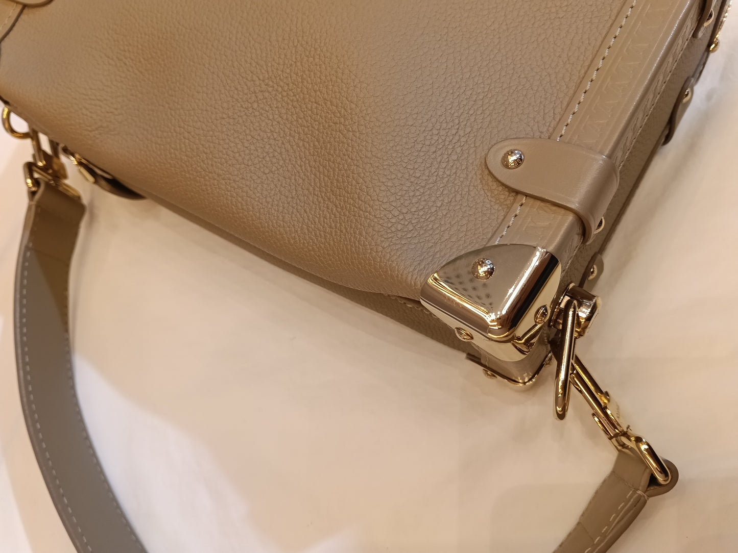 LV Side Trunk MM Taupe 2025 (CHIP)