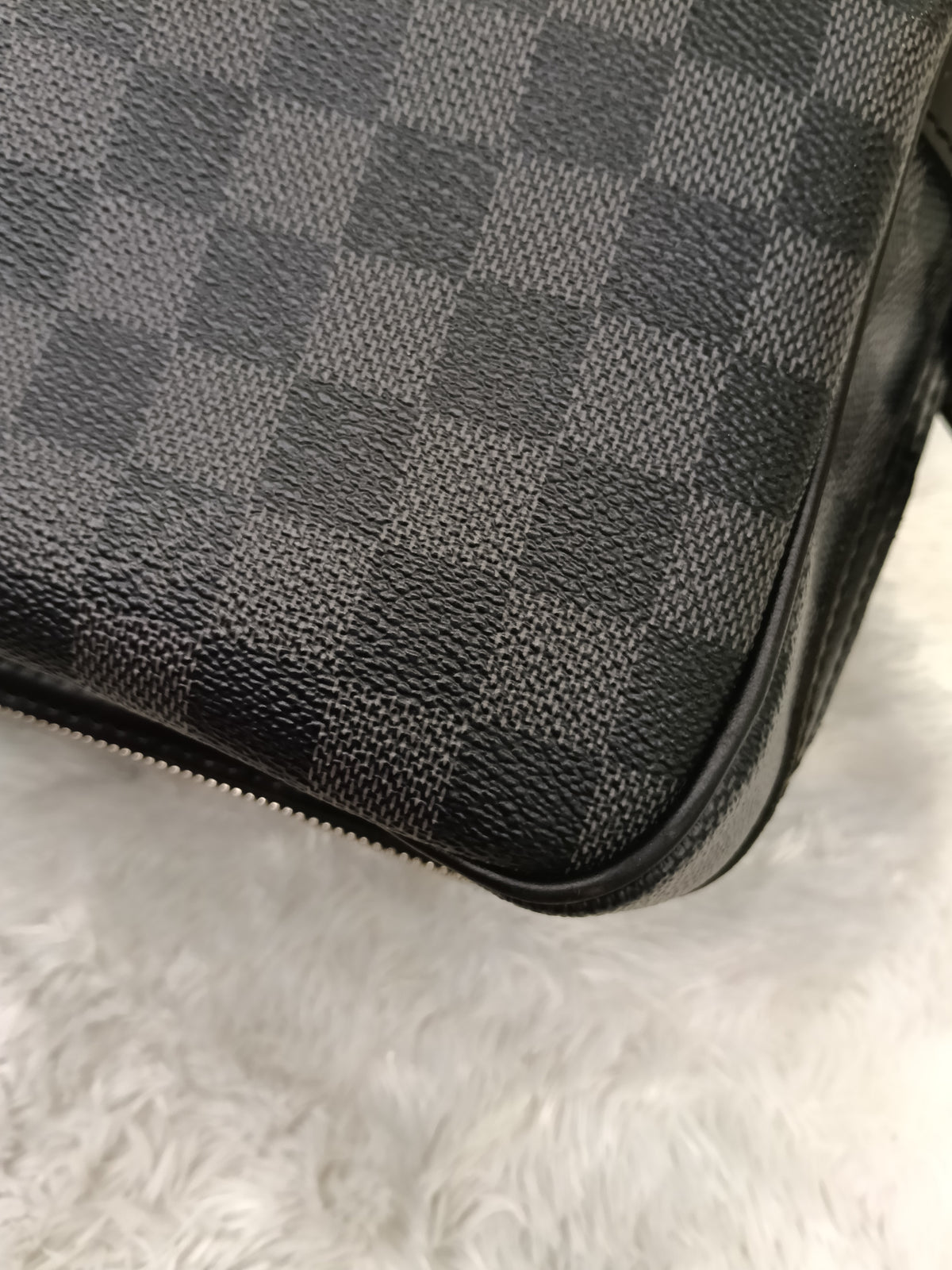 LV Sac Leoh Messenger Graphite 2008