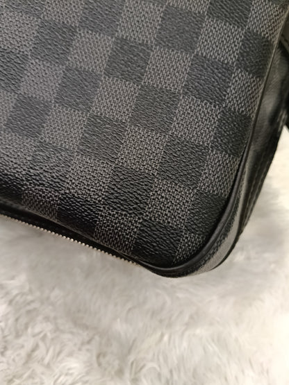 LV Sac Leoh Messenger Graphite 2008