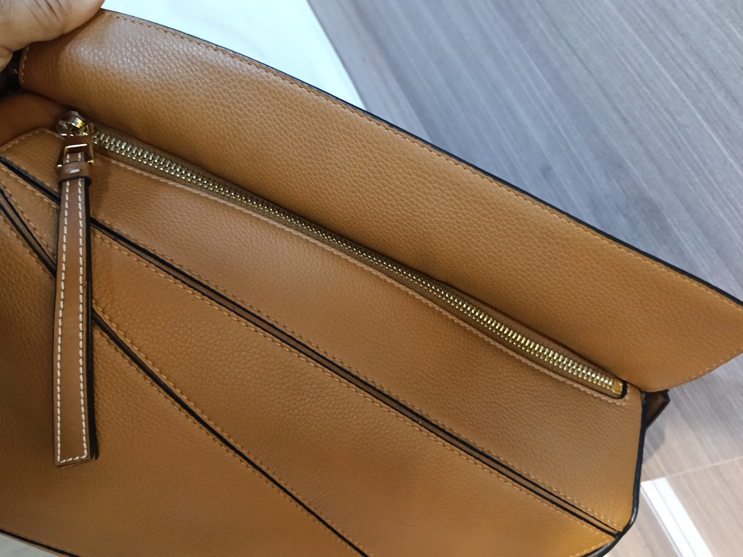 Loewe Puzzle Medium Grained Caramel GHW 2020