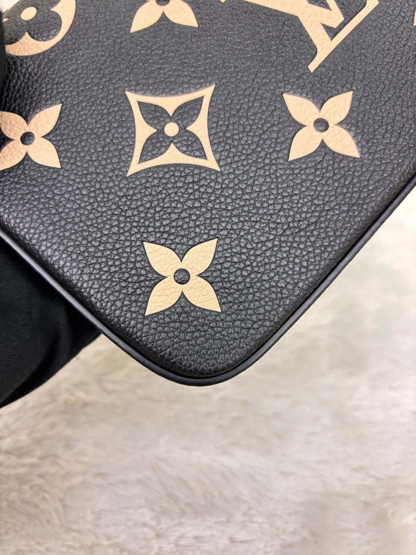LV Pochette Felicie Monogram Empreinte Noir Beige (CHIP)