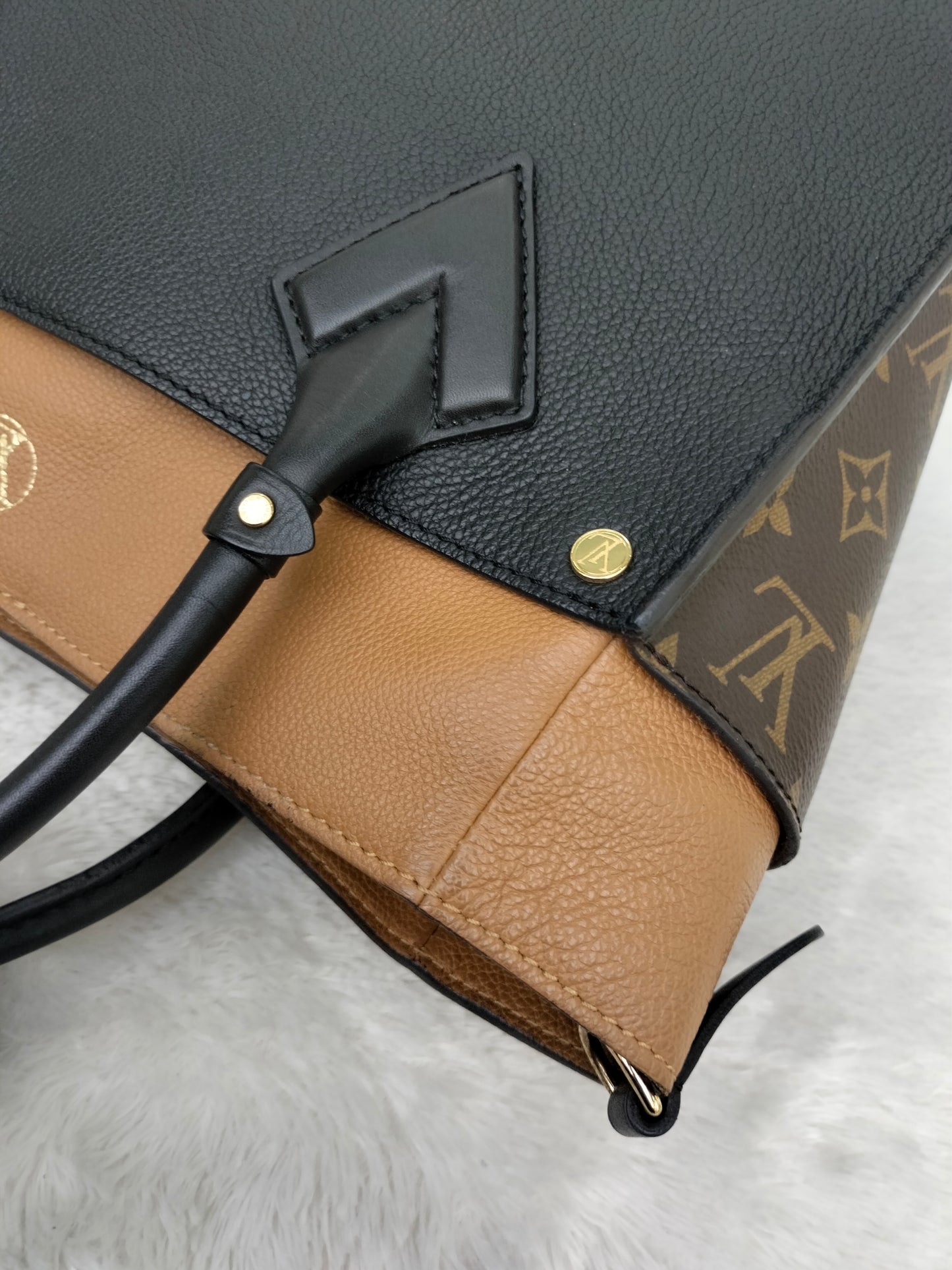 LV On My Side MM Monogram Grained Noir 2019