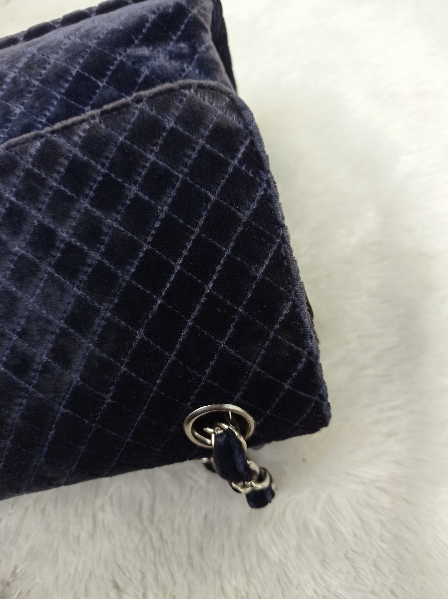 Chanel Medium Velvet Navy Blue Vintage SHW SF (broken holo)