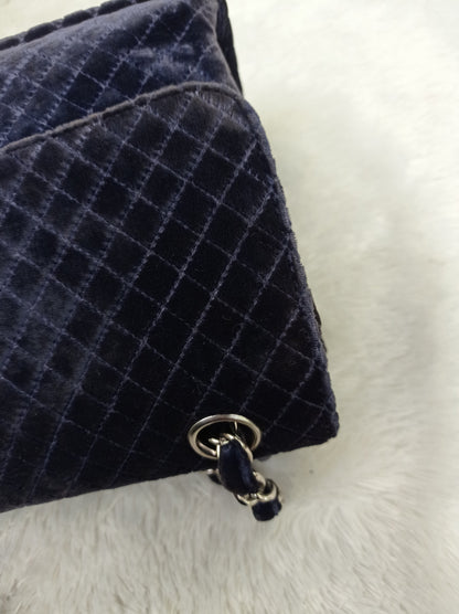 Chanel Medium Velvet Navy Blue Vintage SHW SF (broken holo)