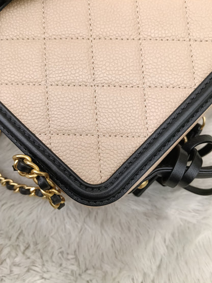 *Neverbeen Used* Chanel Filigree Vanity Case Small Caviar Beige Black GHW #27