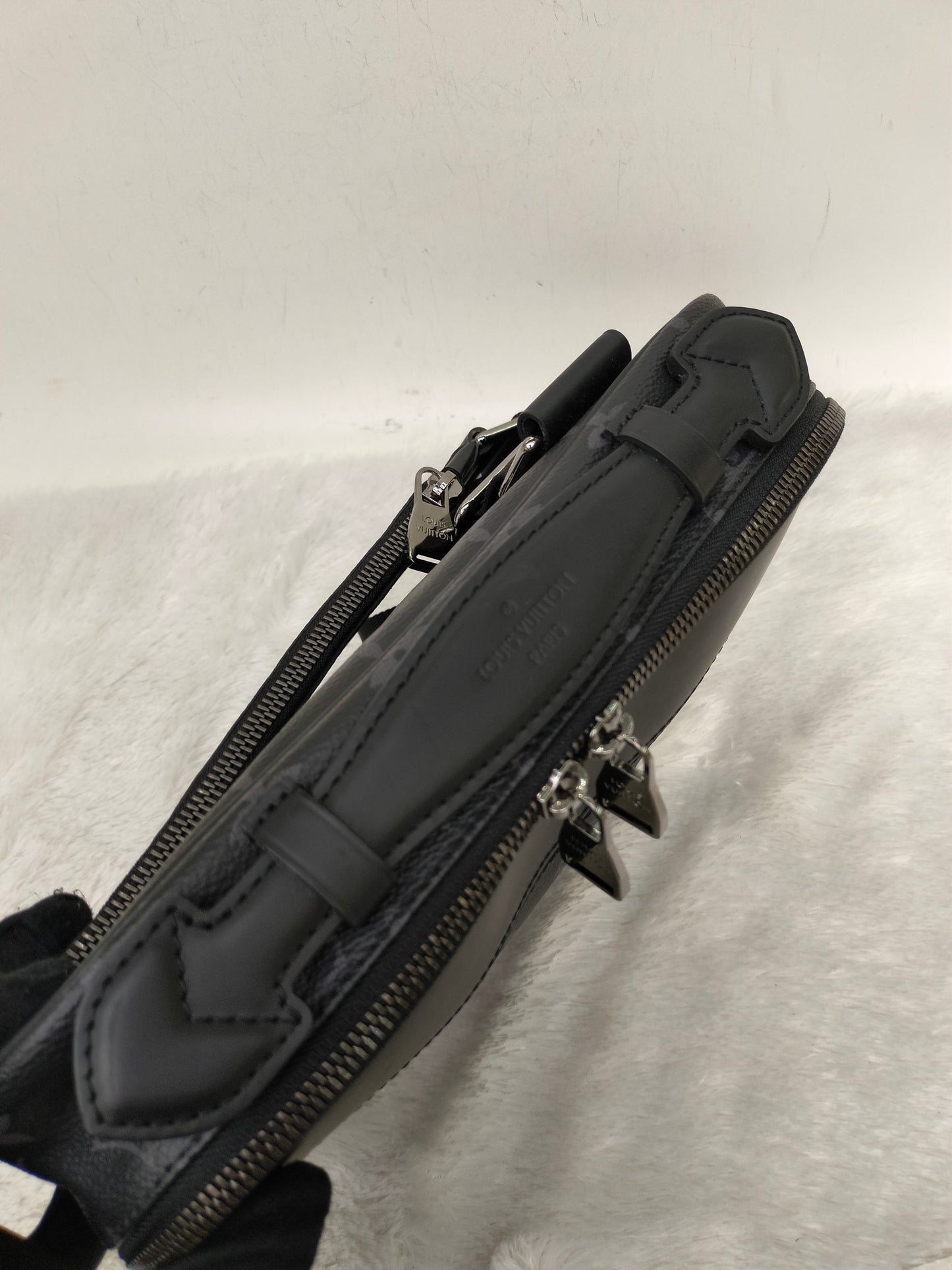 LV Bumbag Explorer Monogram Eclipse 2019