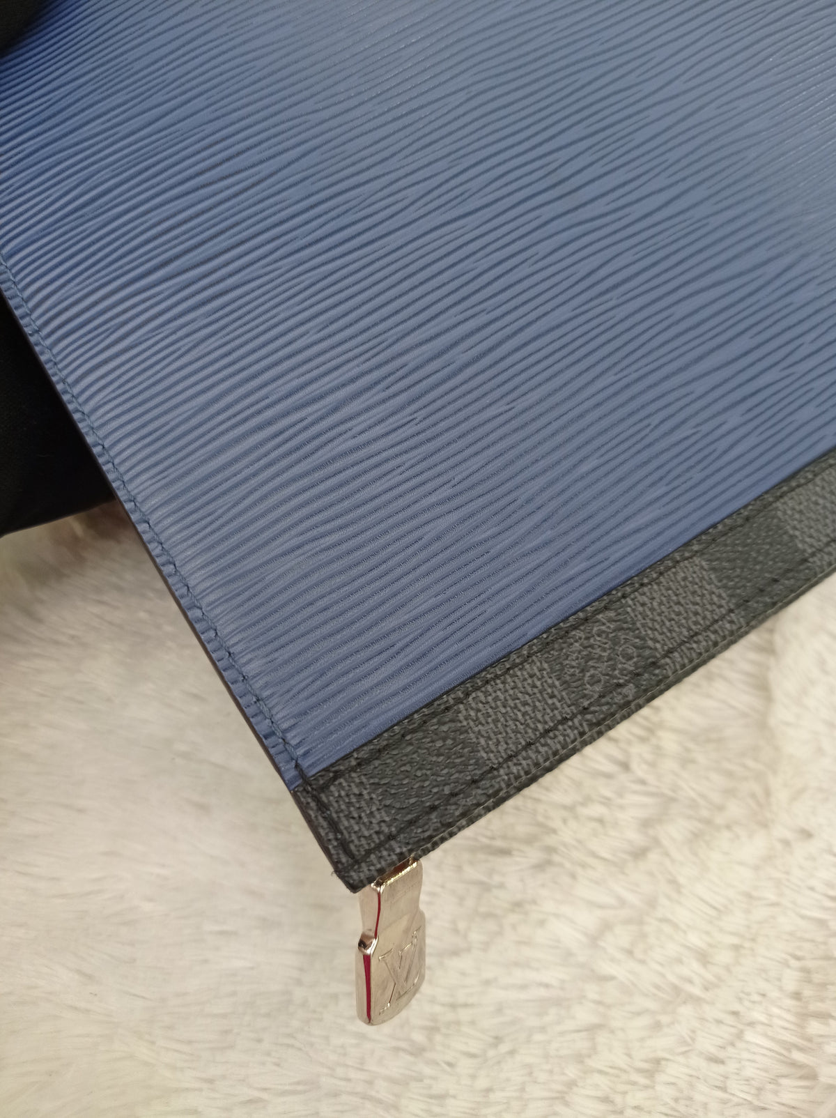 LV Pochette Voyage MM Taiga Epi Graphite Blue Grey 2018