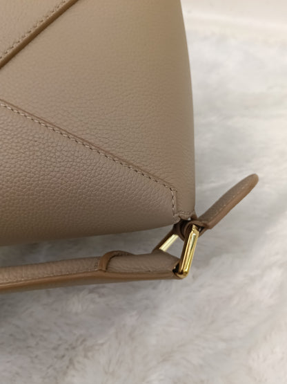 Loewe Puzzle Small Edge Grained Sand GHW 2023