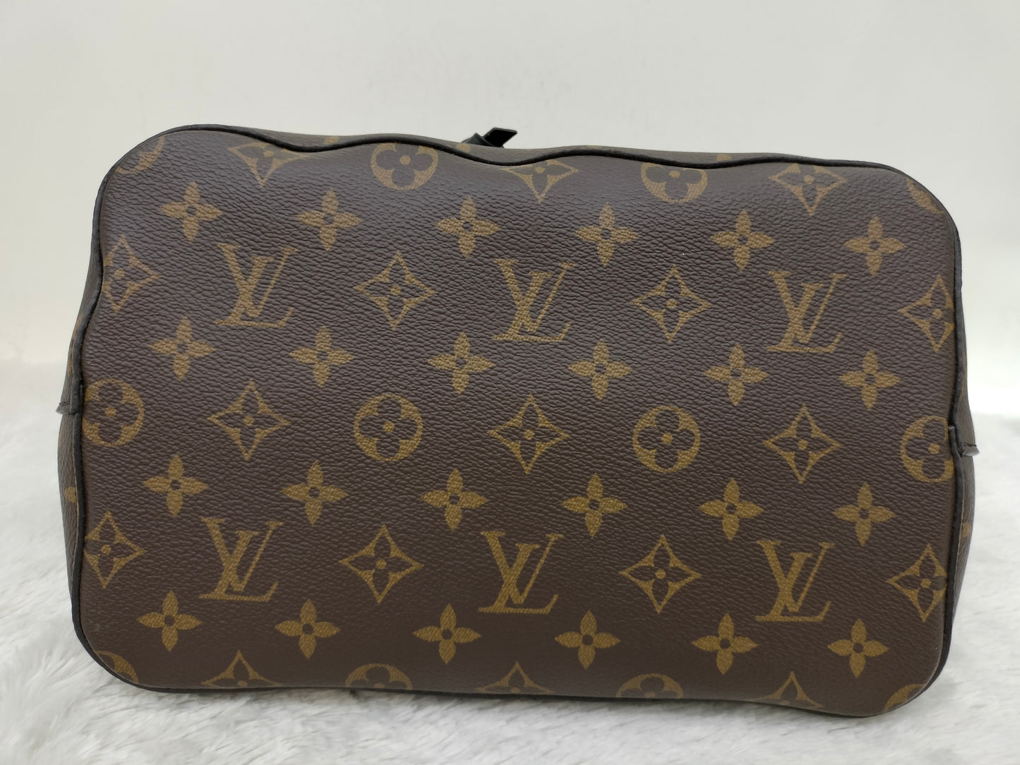 LV Neo Noe MM Monogram Noir (CHIP)